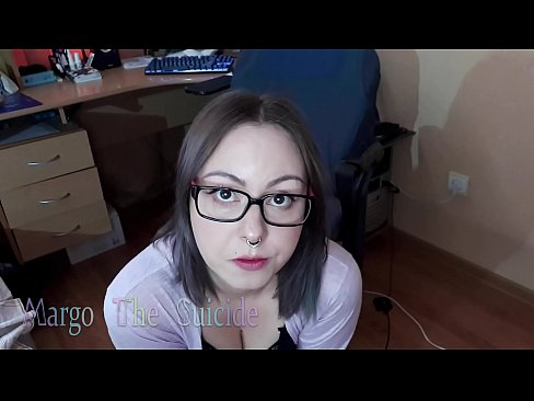 ❤️ Rapariga Sexy com Dildo de Óculos Chupa Profundamente na Câmara ☑ Porno fb em nós ☑