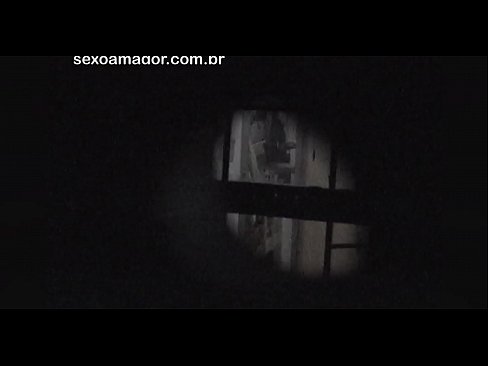 ❤️ Lourinho é filmado secretamente por um voyeur de bairro escondido atrás de tijolos ocos ☑ Porno fb em nós ☑
