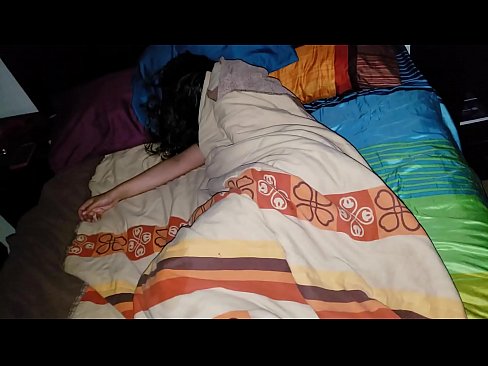 ❤️ Stepson berating a sua jovem madrasta enquanto ela dorme. ☑ Porno fb em nós ☑